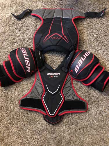 Senior Medium Bauer X100 Shoulder Pads