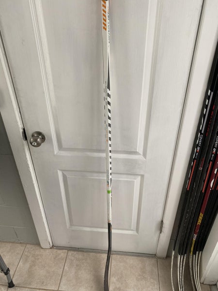 Senior Right Handed Covert QRL SE W71 Mid Pattern Hockey Stick