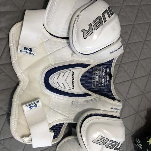 Junior Medium Bauer Nexus 4000 Shoulder Pads