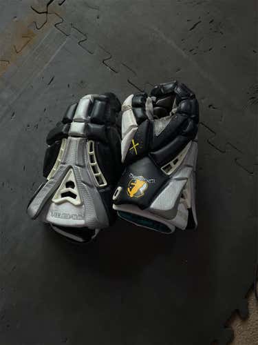 Black Used Player's Maverik Rome RX3 13" Lacrosse Gloves