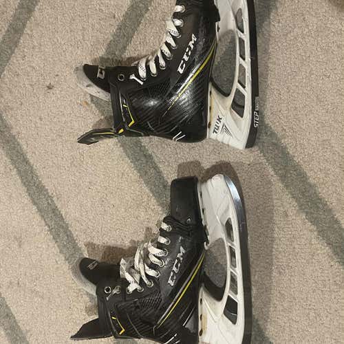 Senior CCM Super Tacks AS1 Regular Width Pro Stock Size 8.5 Hockey Skates