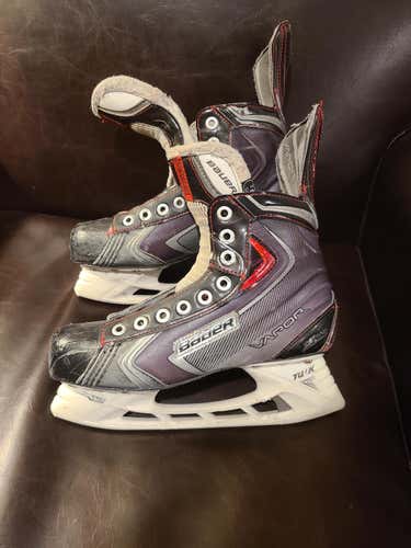 Used Junior Bauer Vapor X90 Hockey Skates Regular Width Size 5.5