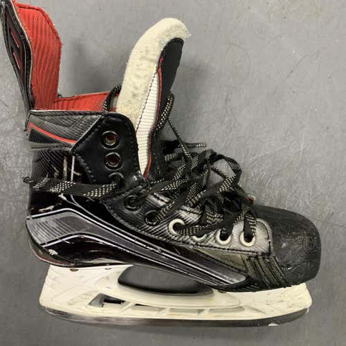 Junior Bauer Vapor X800 Extra Wide Width Size 2.5 Hockey Skates
