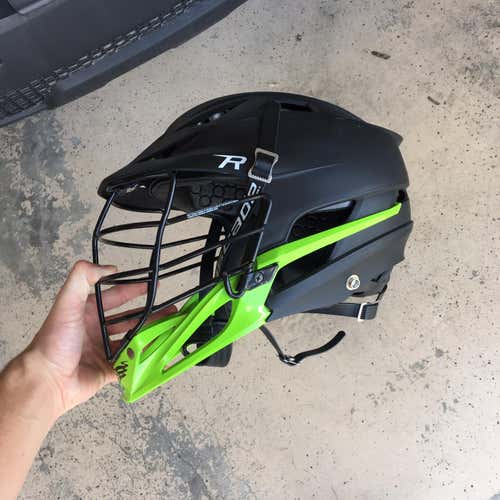 Black Adult Cascade R Helmet