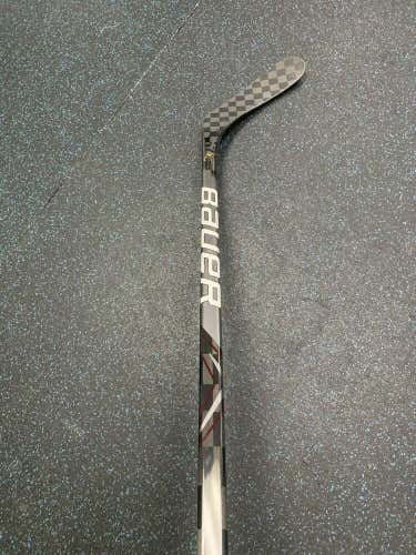 New Bauer Flylite Vapor grip Pro Stock Hockey stick RH 77 Flex P28 Custom Color