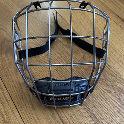 Senior Medium Bauer Profile III Facemask Full Cage