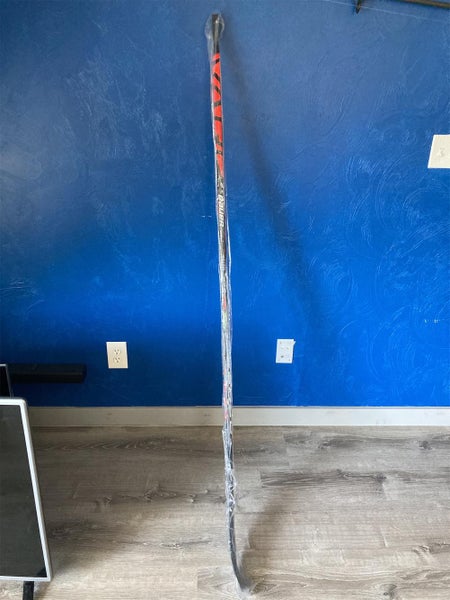 Senior Right Handed Vapor FlyLite Mid Pattern Pro Stock Hockey Stick