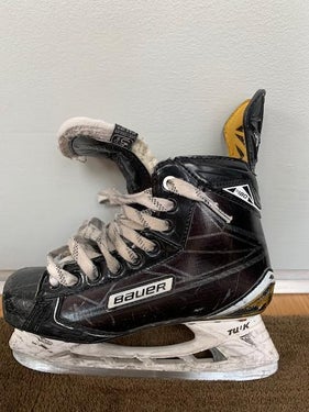 wetenschapper sjaal strijd Used Junior Bauer Supreme S180 Hockey Skates Size 5 | SidelineSwap