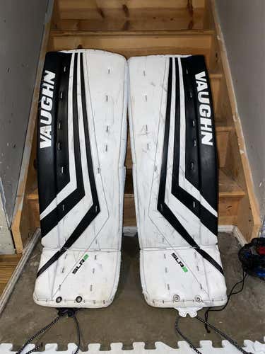 USED VAUGHN SLR2 33” GOALIE PADS VERY GOOD CONDITION