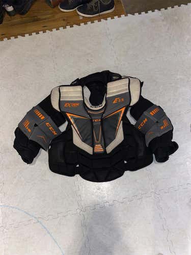 USED CCM EFLEX 2.9 CHEST PROTECTOR GREAT CONDITION