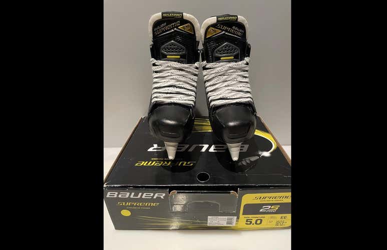 New Junior Bauer Supreme 2S Pro Size 5EE Hockey Skates