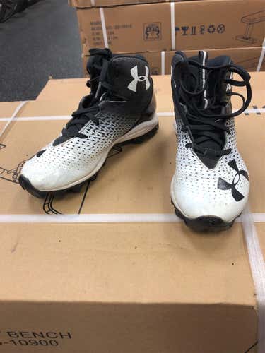 Under Armor Renegade RM Football Cleat YOUTH  Size 4.5Y Black/White #1269745-011