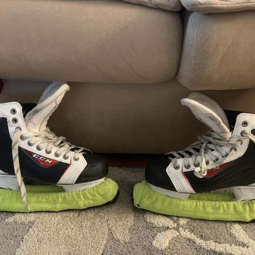 Senior CCM RBZ 70 Regular Width Size 7 Hockey Skates