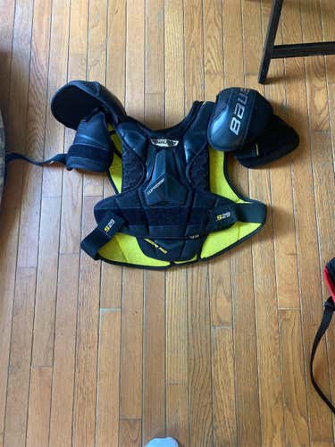 Senior Medium Bauer Supreme S29  Shoulder Pads