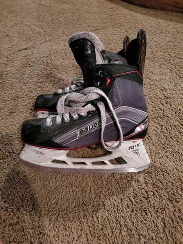 Used Senior Bauer Vapor Hockey Skates Size 10
