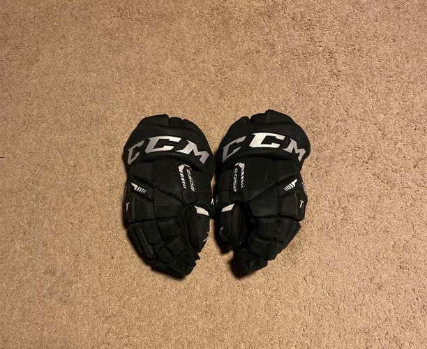 Black Senior CCM Tacks 6052 14"  Gloves