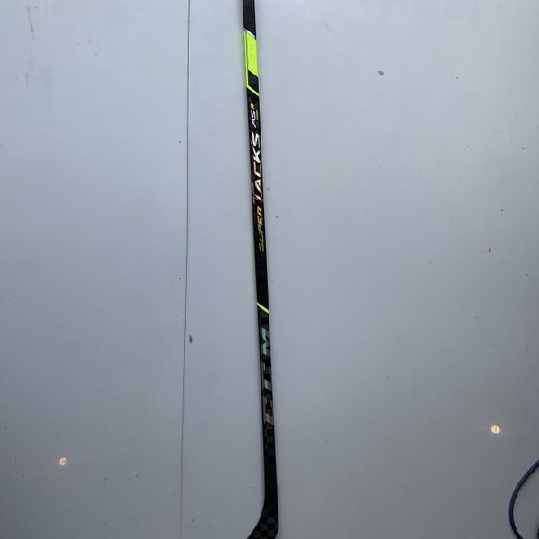 Senior Right Handed Super Tacks AS3 Pro Mid Pattern Hockey Stick