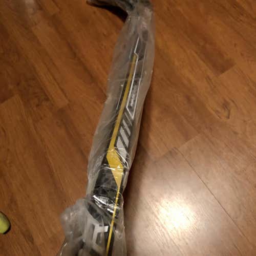 Senior Right Handed Team Supreme Pro Stock Hockey Stick (BUNDLE)