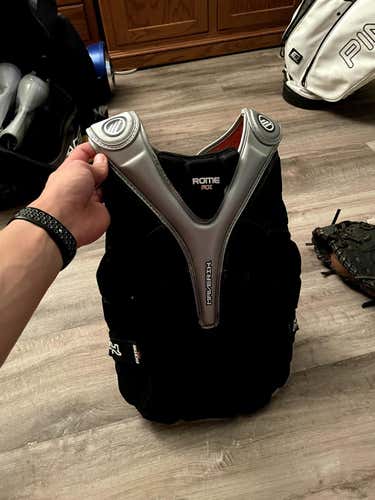 Used Youth Large Maverik Rome Chest Protector