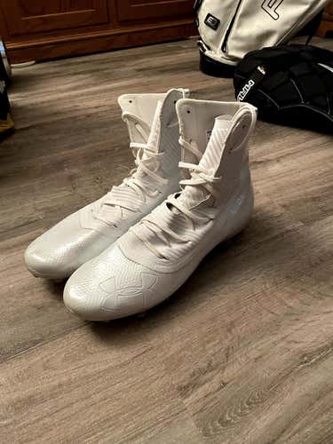 Under Armor Highlight Cleats