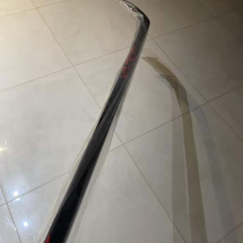 Vapor FlyLite P28 70 Right Hand Hockey Stick