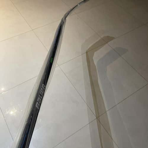 Nexus Geo P28 77 Left Hand Hockey Stick