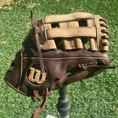 Wilson A2000 SC DW5 11" Baseball Glove