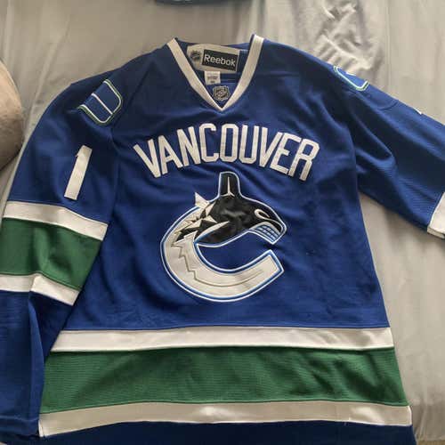 Roberto Luongo Vancouver Canucks Jersey size 48
