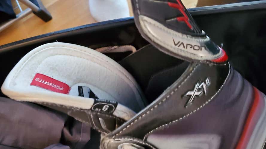 Mint Senior Bauer Vapor X7.0 Hockey Skates Extra Wide Width Size 9