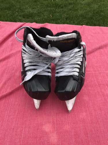 Junior Bauer Supreme S170 Regular Width Size 6 Hockey Goalie Skates
