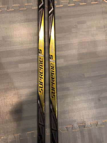 SeTwo pack of Right Handed Supreme 1S PM9 Pattern  Hockey Stick