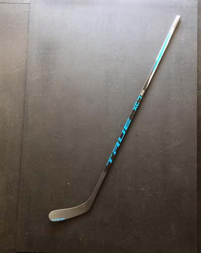 Senior Right Handed XC7 ACF Toe Pattern  Hockey Stick