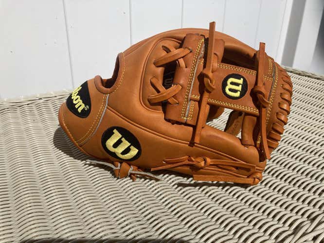 **NO TRADES*Brown New High School/College Wilson Right Hand Throw Infield A2000 Baseball Glove 11.5"