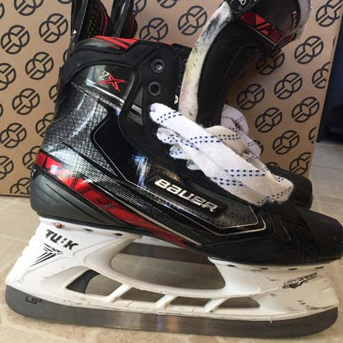 Senior Bauer Vapor 2X Regular Width  Size 8 Hockey Skates