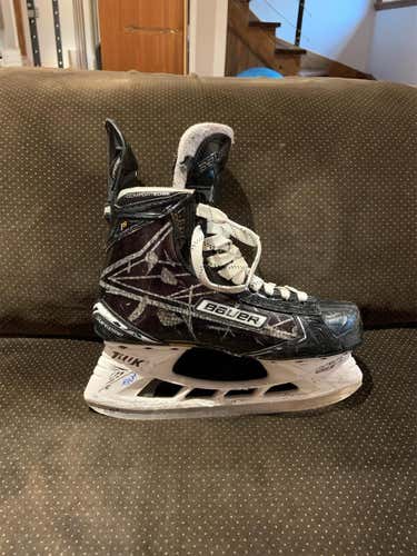 Senior Bauer Supreme1s Regular Width  Size 7 Hockey Skates