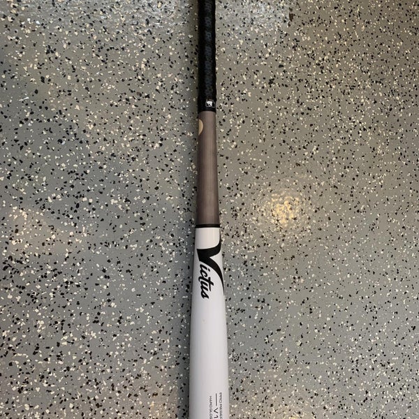 Used Wood Victus pro reserve v110 32" Bat With Bat Grip And Sticker