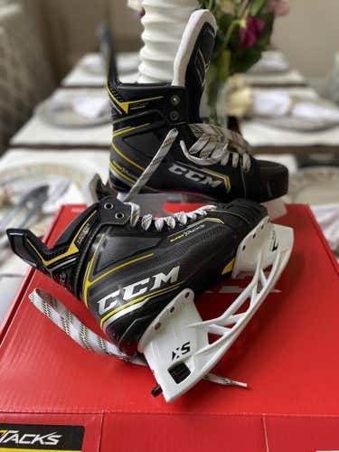 LIKE NEW INT CCM Vector Premier Tacks D Width Size 6.5
