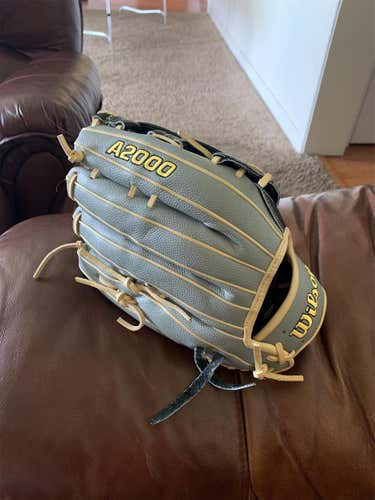 New Outfield A2000 1799 12.75" Baseball Glove