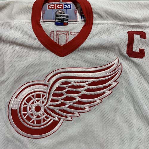 Yzerman Red Wing White Youth  CCM Jersey L/XL