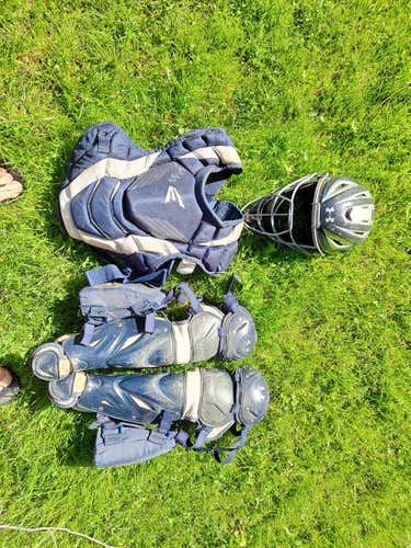 Used 11-12 yr Olds Other Catcher's Set