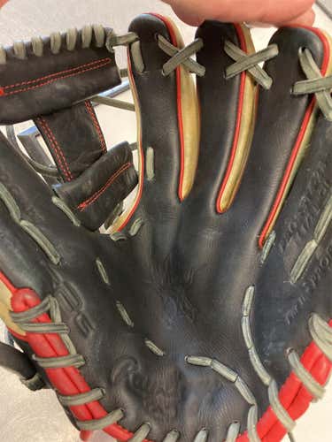Black  Infield Heart of the Hide 11.5" Baseball Glove