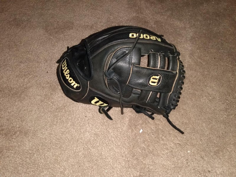 Black Used High School/College Wilson Right Hand Throw Infield A2000 Baseball Glove 11.5"