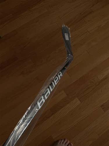 NEW VAPOR FlyLite P92 Left 77 Flex Elite NEW Bauer Hockey Stick