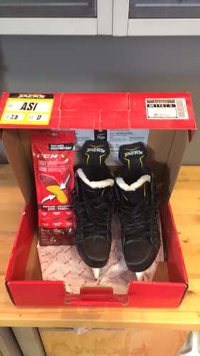 Awesome Senior CCM Super Tacks AS1, Regular Width  Size 7.5 Hockey Skates