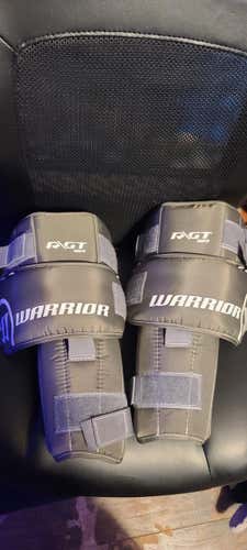 New Warrior r/gt knee guards 5ft 4inch plus