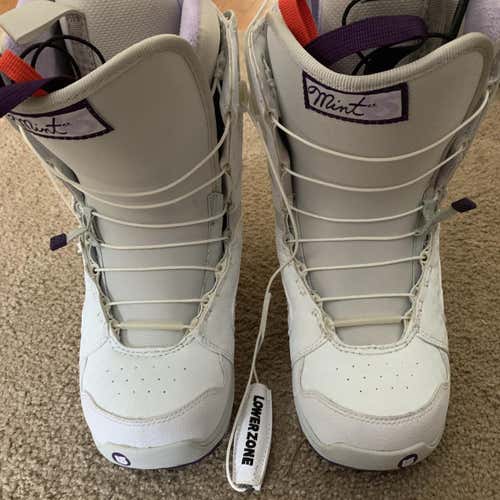 Women's Size 6.5 (Women's 7.5) Burton Mint Medium Flex Snowboard Boots