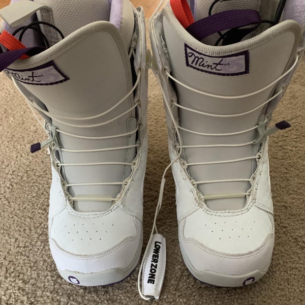 Women's Size 6.5 (Women's 7.5) Burton Mint Medium Flex Snowboard Boots