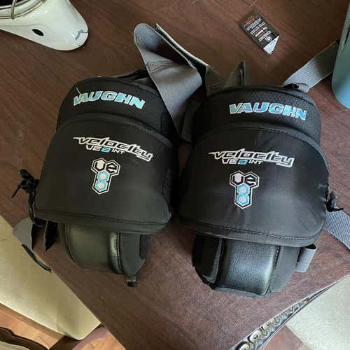 Senior Vaughn V8 Knee Pads