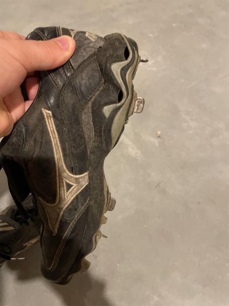 Mizuno Baseball Cleats - Size 8.5