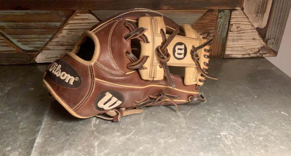 Infield A2000 11.75" Baseball Glove
